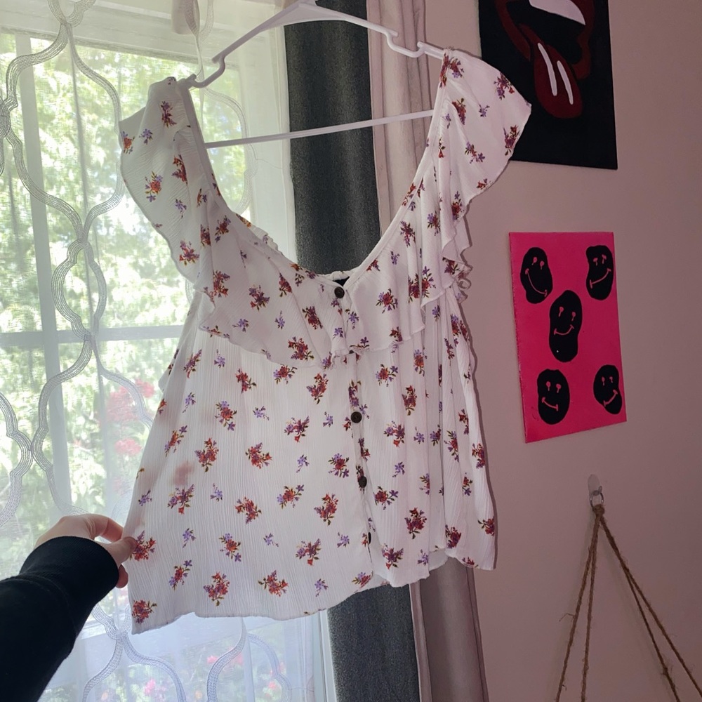 Floral Cap-Sleeve Crop Top🤍